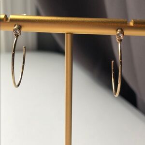 🍭6/$30 Small rhinestone gold tone hoop earrings